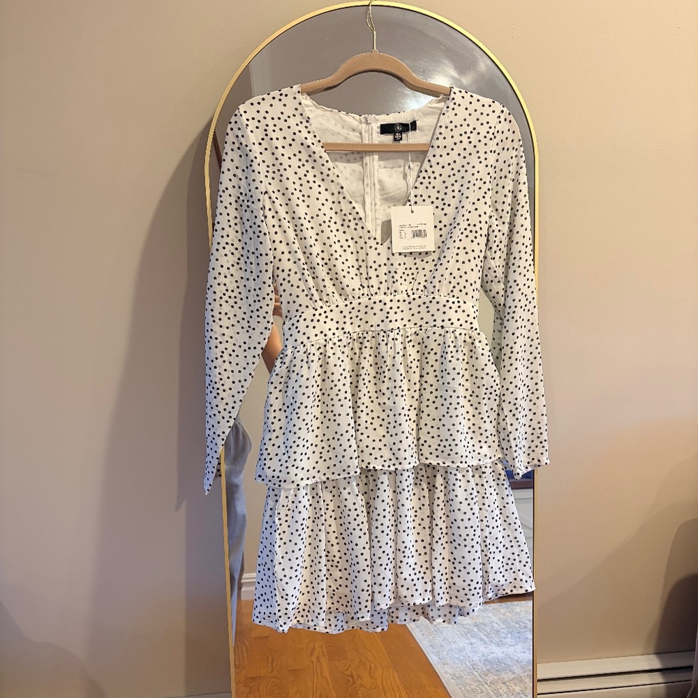 New Polkadot long sleeve black and white vneck dress size 4